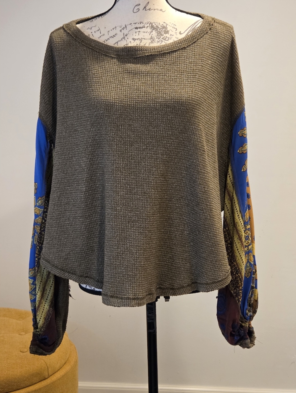 FREE PEOPLE Relaxed Thermal Top with Blue&Brown Patterned Sleeve Acents Size XS - Picture 4 of 16